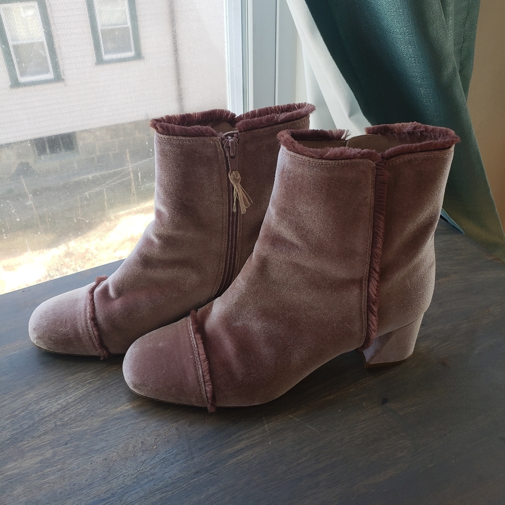 Stuart weitzman pink velvet bootie heel size 8 M